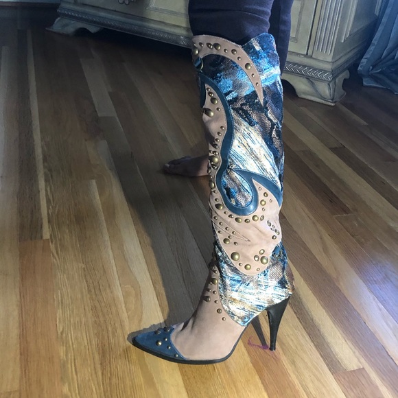 Boots - Picture 2 of 7